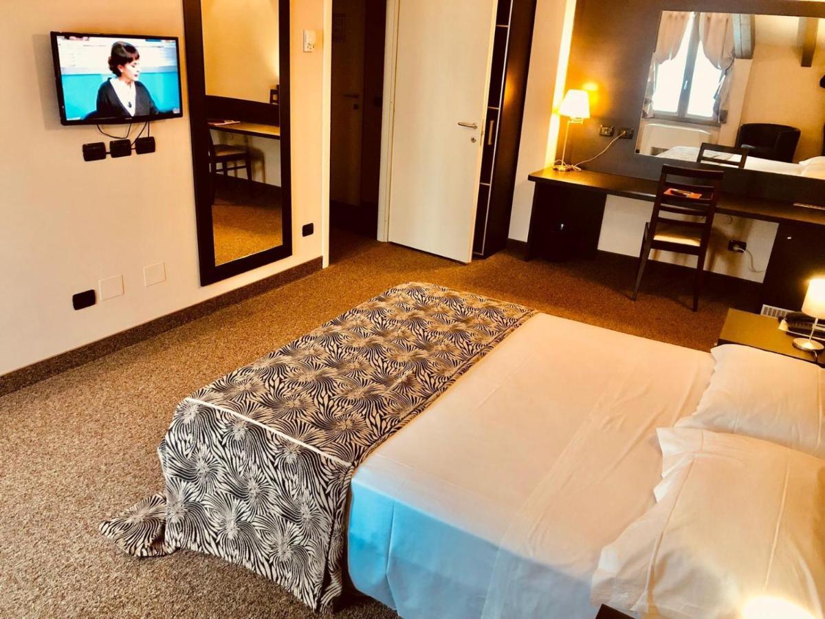 Hotel Malpensa Inn Aereoporto Tornavento  Buitenkant foto