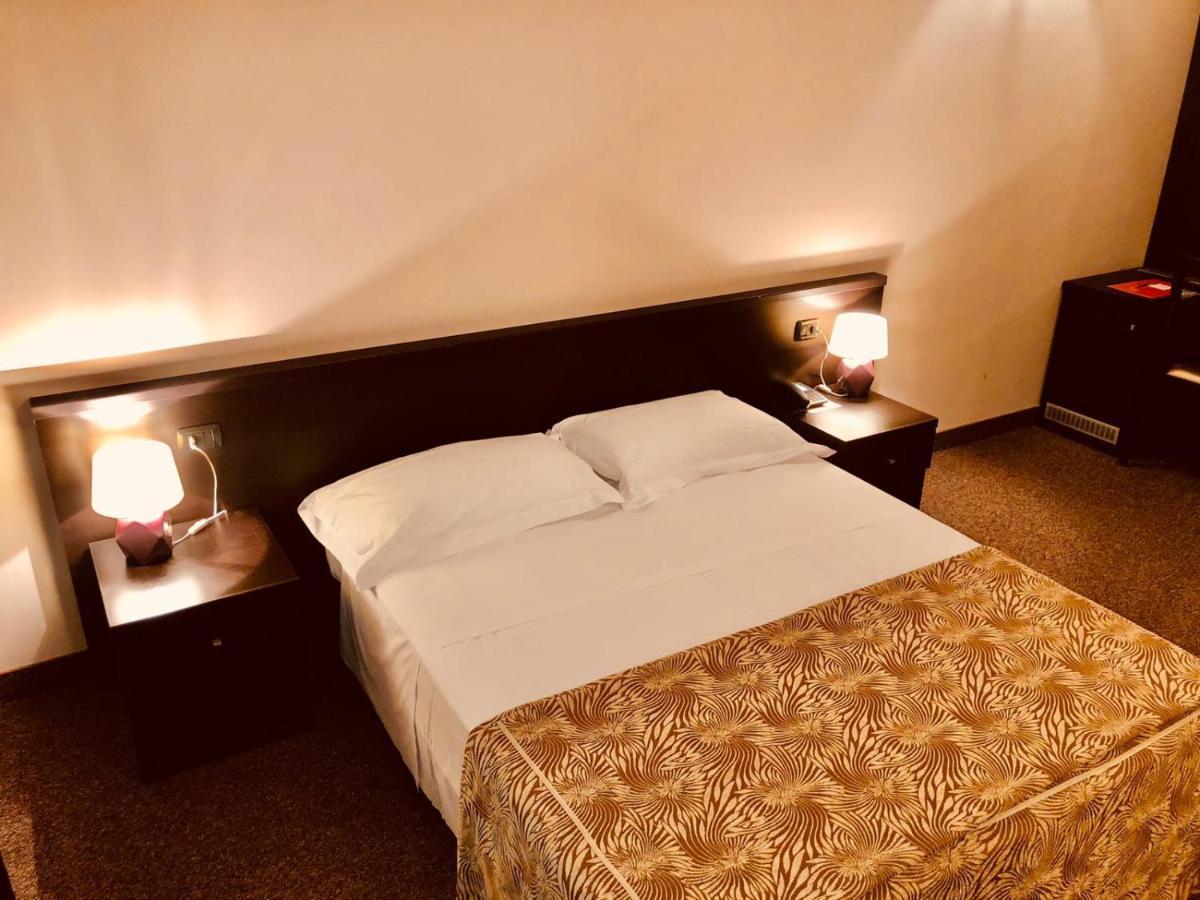 Hotel Malpensa Inn Aereoporto Tornavento  Buitenkant foto