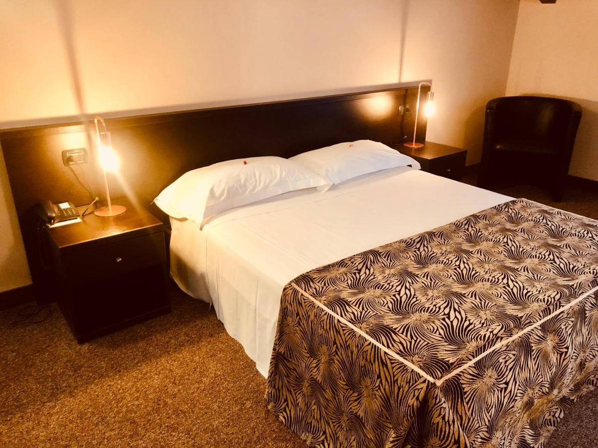 Hotel Malpensa Inn Aereoporto Tornavento  Buitenkant foto
