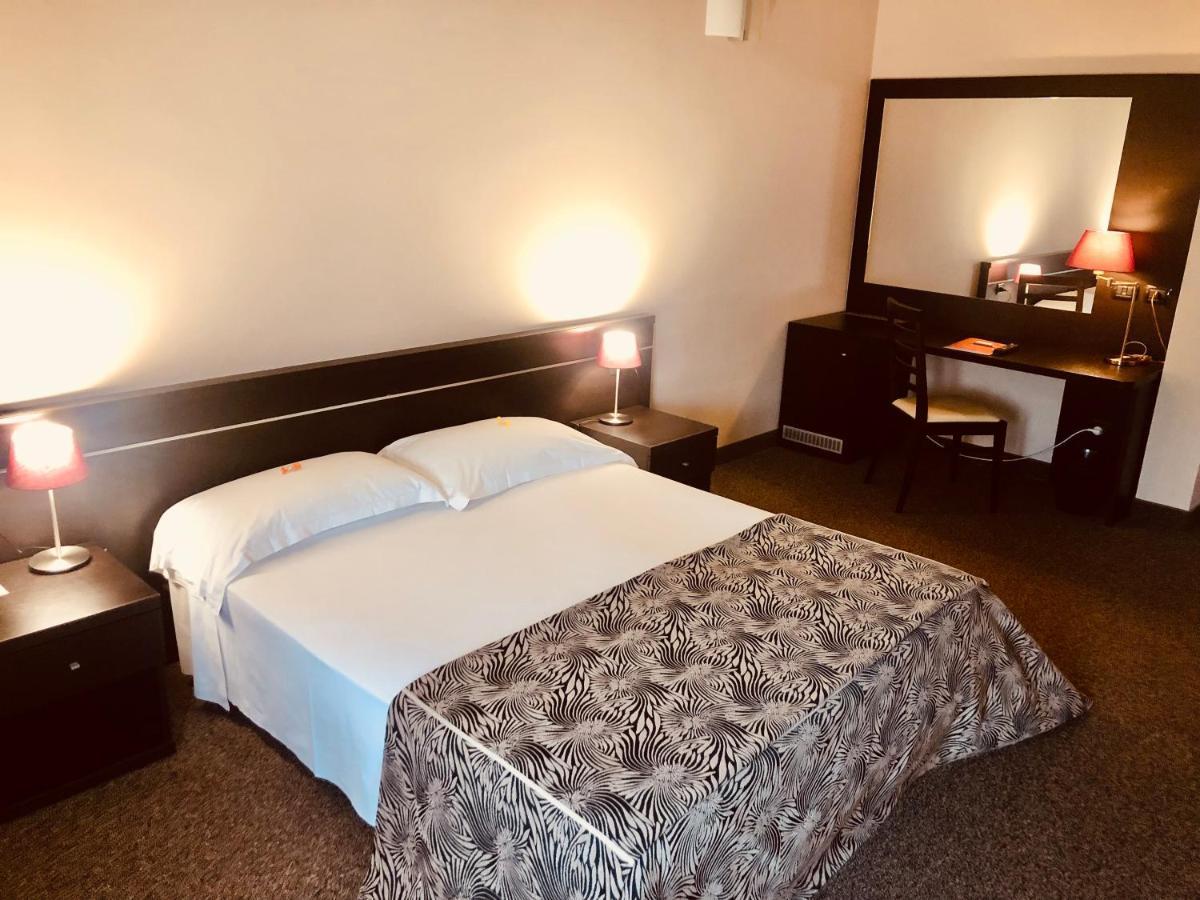 Hotel Malpensa Inn Aereoporto Tornavento  Buitenkant foto