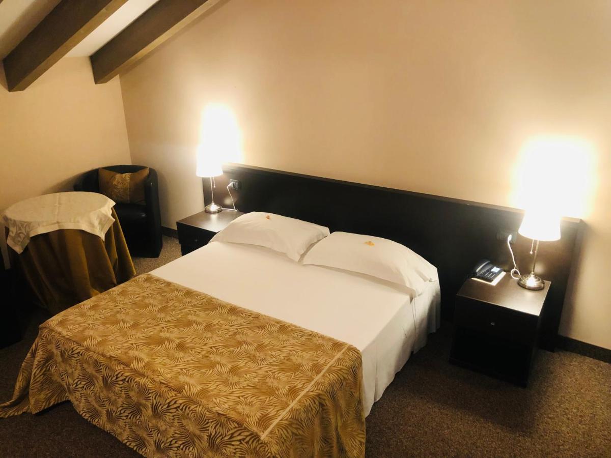 Hotel Malpensa Inn Aereoporto Tornavento  Buitenkant foto