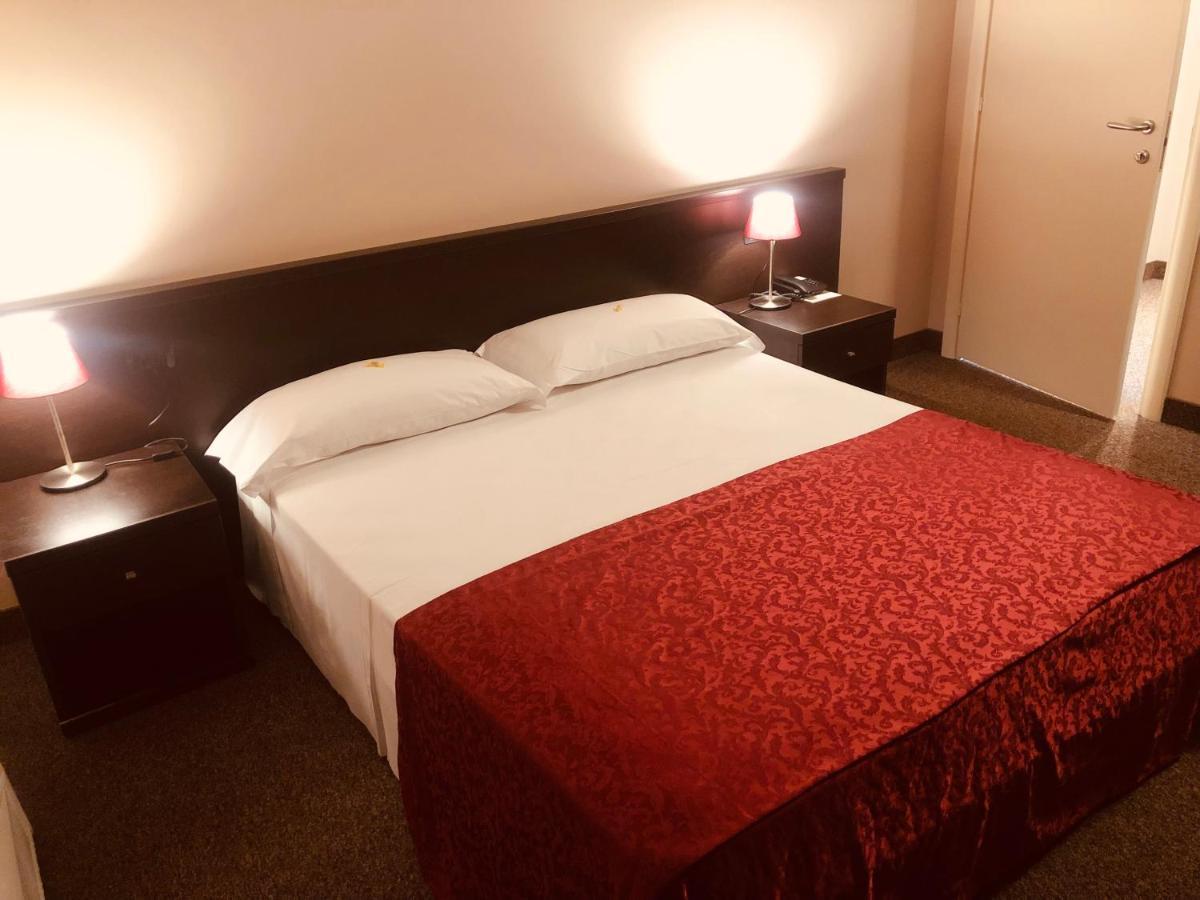 Hotel Malpensa Inn Aereoporto Tornavento  Buitenkant foto