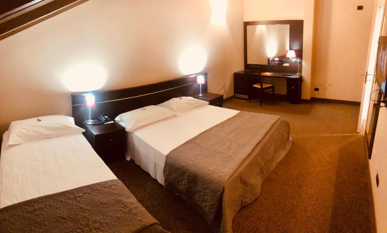 Hotel Malpensa Inn Aereoporto Tornavento  Buitenkant foto