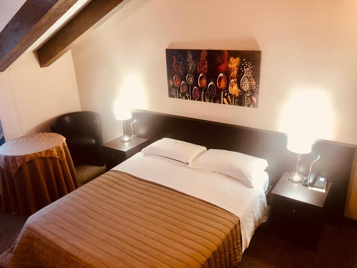 Hotel Malpensa Inn Aereoporto Tornavento  Buitenkant foto