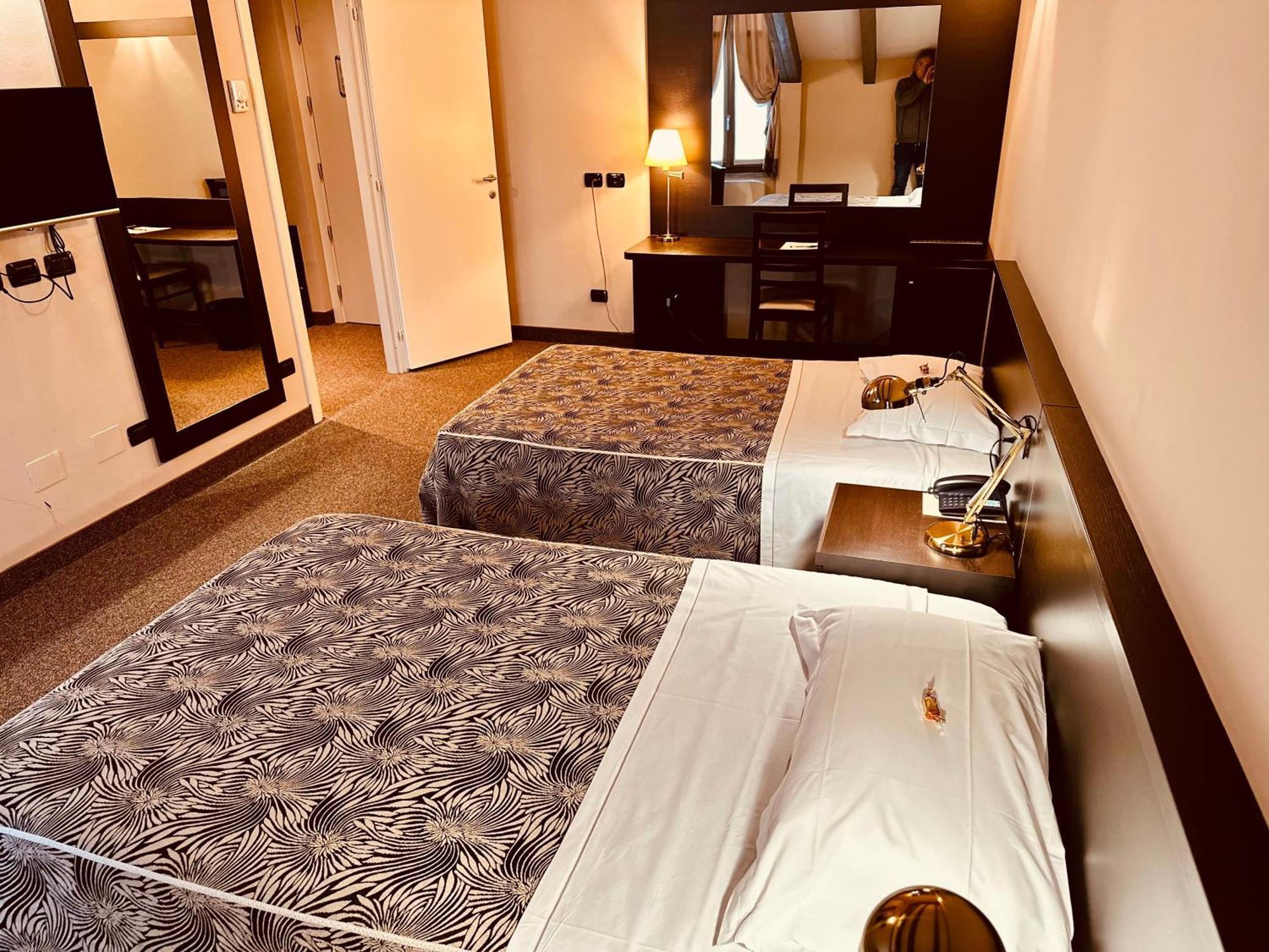 Hotel Malpensa Inn Aereoporto Tornavento  Buitenkant foto
